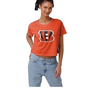 NWT FOCO Women's NFL Team Color Big Logo Crop Top Shirt Cincinnati Bengals Large